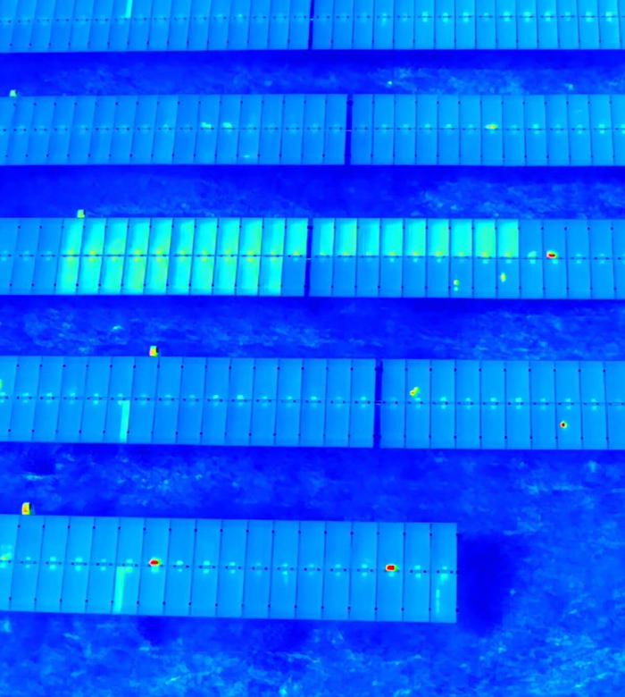 Wärmebildaufnahme eines Solarparks zur PV Inspektion